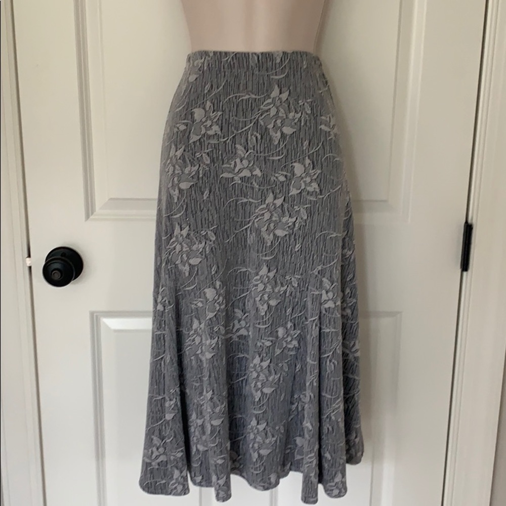 DRAPERS & DAMONS SILVER LADIES SKIRT SZ PM